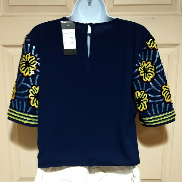 Beautiful Sequin Flower Top - Picture 2 of 8